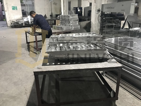 空調(diào)罩廠家  金鋁質(zhì)